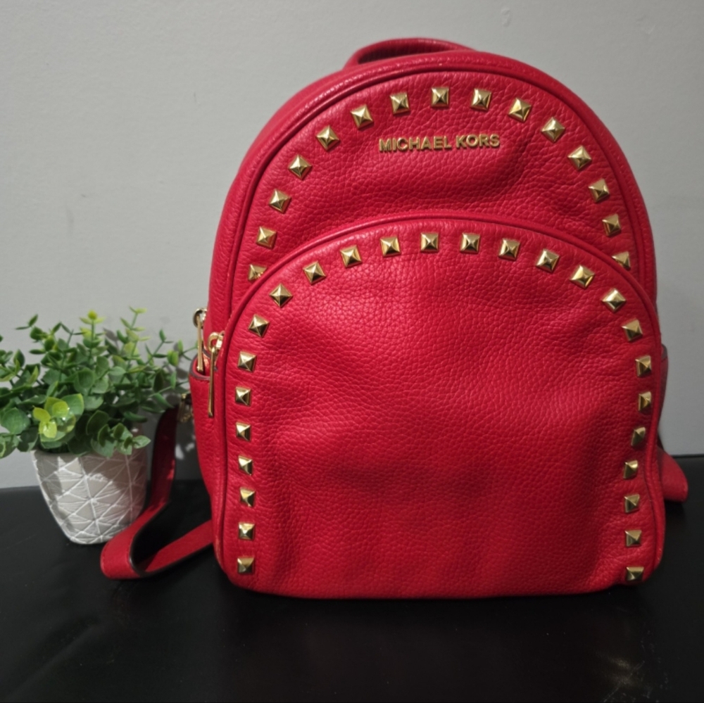 MICHAEL KORS STUDDED BACKPACK 💖